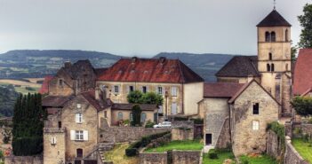 Camping Le Fayolan: Urlaub im Jura genießen