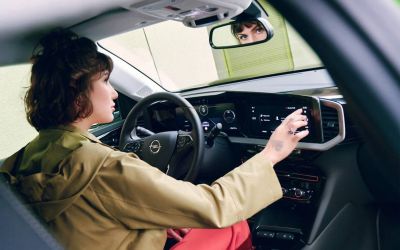 Das Infotainmentcenter: Eine neue Dimension des Autoradios (Foto: Stellantis / Opel)