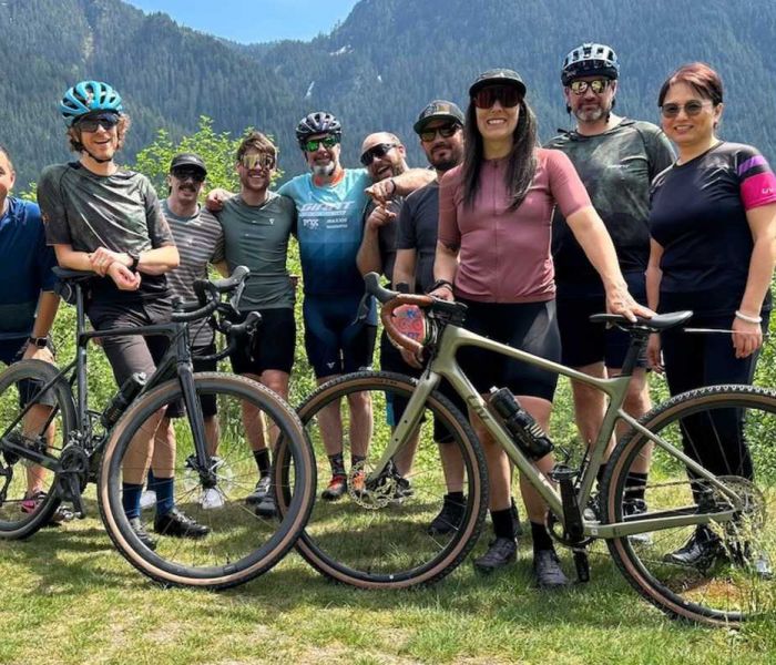 Gemeinsame Leidenschaft: Giant Group-Mitarbeiter und Freunde genießen eine Offroad-Fahrt durch die landschaftlich reizvolle Umgebung von British Columbia. (Foto: Giant Group)