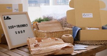 Wellpappe – Ein wahrer Umweltfreund Eine nachhaltige Zukunft mit Lebensmittelverpackungen aus (Foto: AdobeStock 566940451 ChayTee)