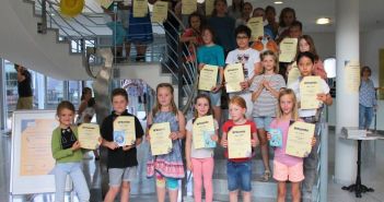 Grundschulkinder zeigen Kreativität und Lesefähigkeiten bei (Foto: FORUM MEDIA GROUP/Isabella Fetzer)