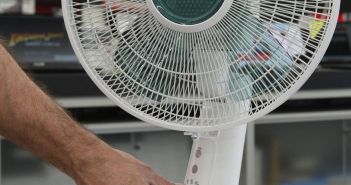 Regelmäßige Wartung und Reinigung sorgen für dauerhafte, optimale Ventilatorleistung Effiziente Ventilatorenwahl garantiert kühle Räume trotz steigender Außentemperaturen (Foto: Conny Kurz)