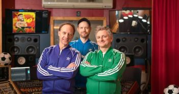 Mit über sechzig Millionen Aufrufen machte „RAMBO RAMOS“ Kultstatus Dennis & Jesko Band begeistert Fans mit satirischen (Foto: Dennis & Jesko Band)