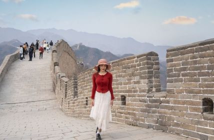 Frauen entdecken Solo-Reisen und Sprachreisen für selbstbestimmtes, freies (Foto: AdobeStock - marchsirawit - 1555593675)