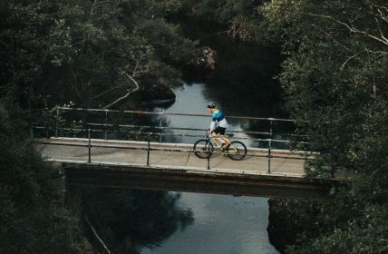 Vier Fahrer meistern 370 Kilometer Allroad-Route in 48 (Foto: AdobeStock - Rawpixel.com - 248989863)