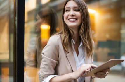 Cosmos besteht sechste Fairnessprüfung - Transparenz und Kundennutzen (Foto: AdobeStock - NDABCREATIVITY - 296750103)