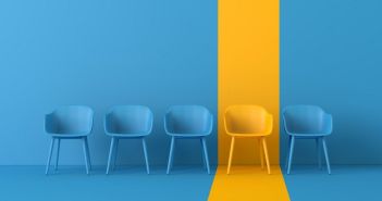 Nach Berufswechsel neue Prämienbewertung bei uniVersa ohne Gesundheitsprüfung (Foto: AdobeStock -  ink drop - 336025107)