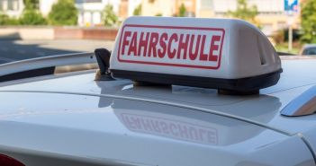 BMV und DVR diskutieren kostensenkende Fahrausbildungsreform VMK in (Foto: AdobeStock - Animaflora PicsStock - _182232257)