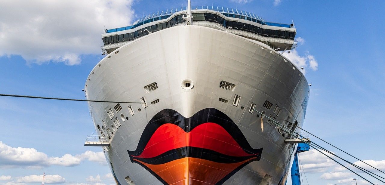 Echtzeit-Übersicht bietet Kreuzfahrt-Absagen und Routenänderungen jederzeit transparent und (Foto: AdobeStock - Hilda Weges - 528281746)