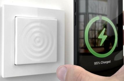 WallBase bringt magnetisches Qi-Laden direkt in die Wandinstallation (Foto: smart things solutions GmbH)