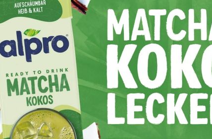 Alpro launcht Matcha Kokos Ready to Drink für unterwegs (Foto: Alpro)
