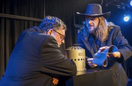 Der Katalytofen kehrt auf Annaberger Theaterbühne mit Ostpunk (Foto: Dirk Rückschloß)