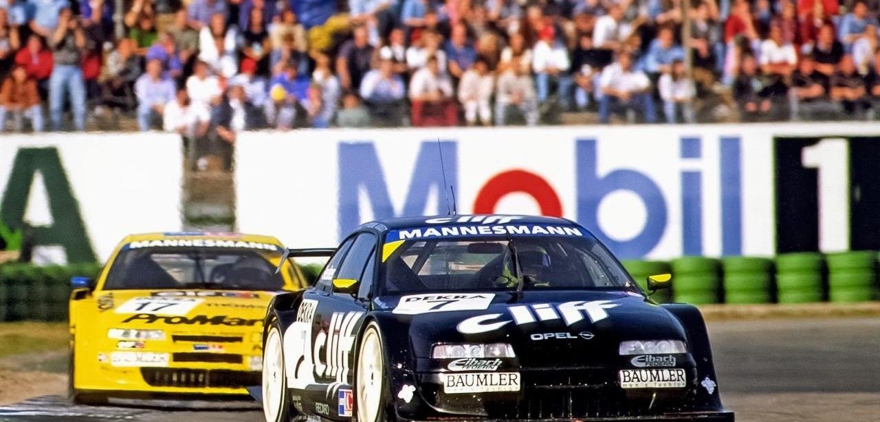 Opel feiert Reuters ITC-Titel 1996 im Calibra Sao Paulo (Foto: Opel Automobile GmbH)